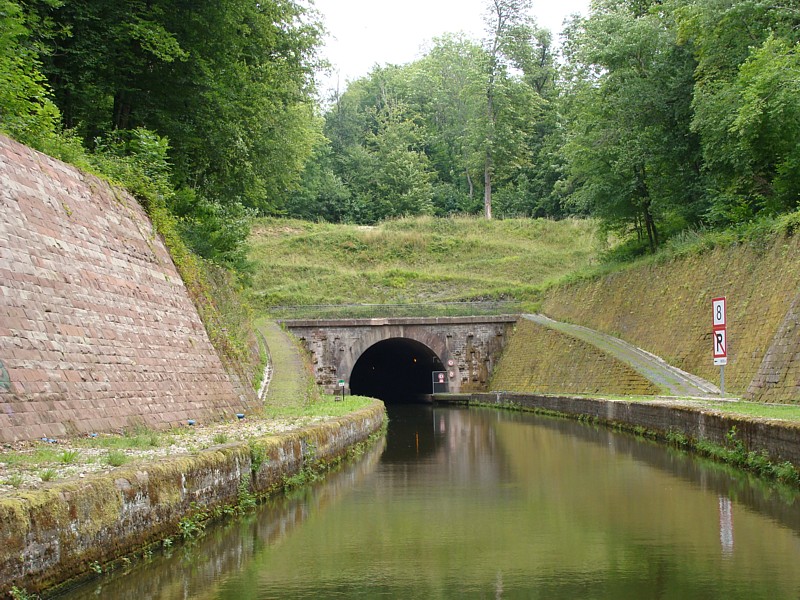 Einfahrt in den Tunnel von Niderviller