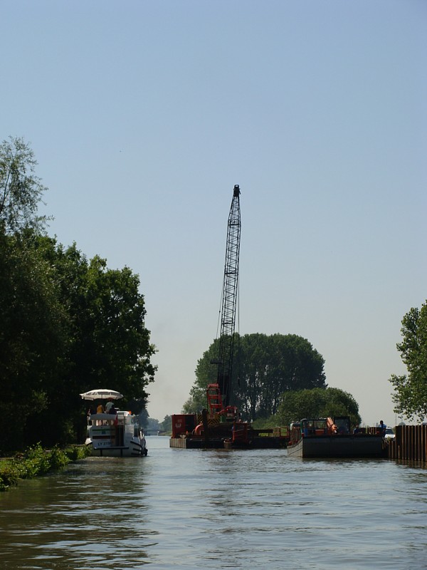 Baustelle auf dem Kanal