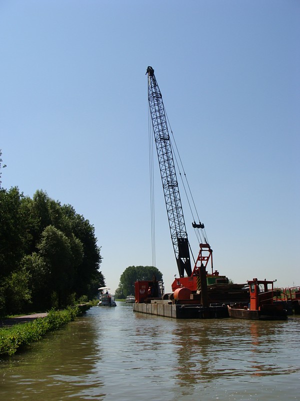 Baustelle auf dem Kanal