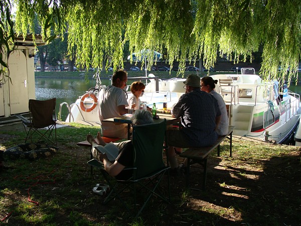 Idyllischer Liegeplatz im Sportboothafen von Strasbourg Idyllischer Liegeplatz im Sportboothafen von Strasbourg
