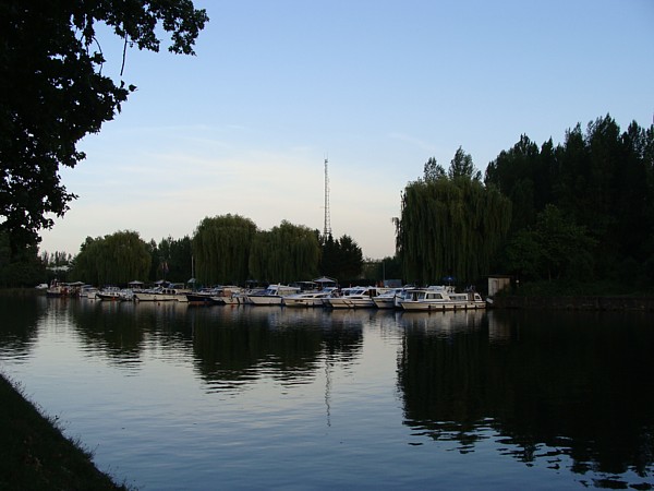Idyllischer Liegeplatz im Sportboothafen von Strasbourg Idyllischer Liegeplatz im Sportboothafen von Strasbourg