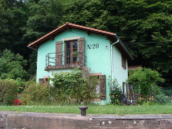 Ehemaliges Schleusenwärterhäuschen an Schleuse Nr. 20 Ehemaliges Schleusenwärterhäuschen an Schleuse Nr. 20