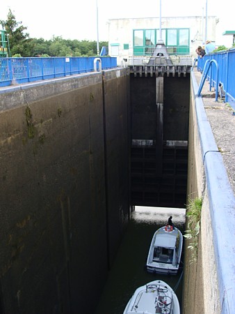 Da geht es 16m abwärts - Schleuse von Réchicourt
