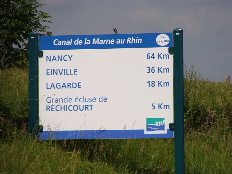Kilometeranzeige auf dem Rhein-Marne-Kanal