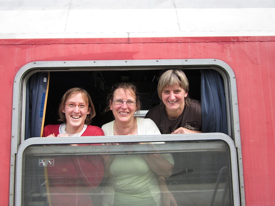 Bahnhof Hamburg-Altona, drei Mädels on tour