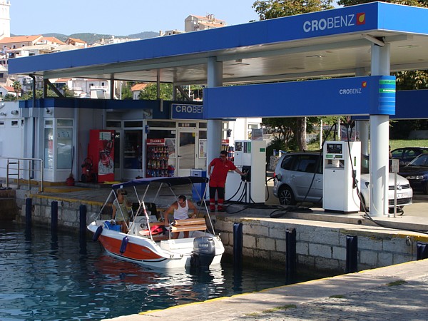 Tankstelle fü PKW und Boote in Novi Vinodolvski