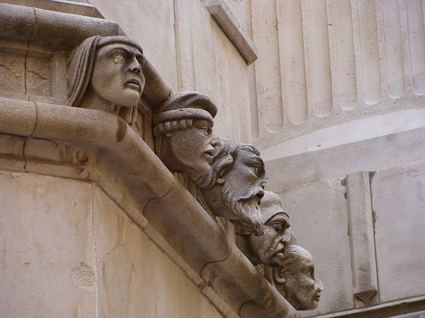 Rundfries mit Porträköpfen an der Kathedrale des Hl. Jakob in Šibenik