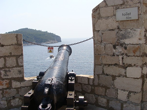 Dubrovnik - Blick von der Stadtmauer aufs Meer